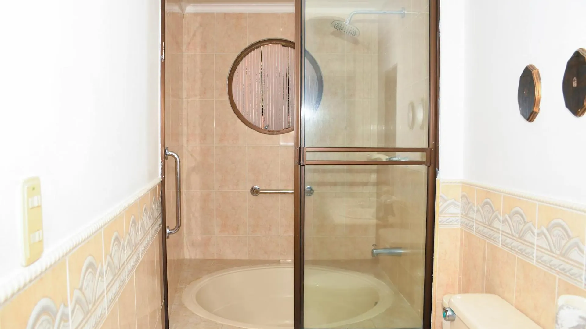 Apartamento Ciudad Jardin Cali Bed & Breakfast