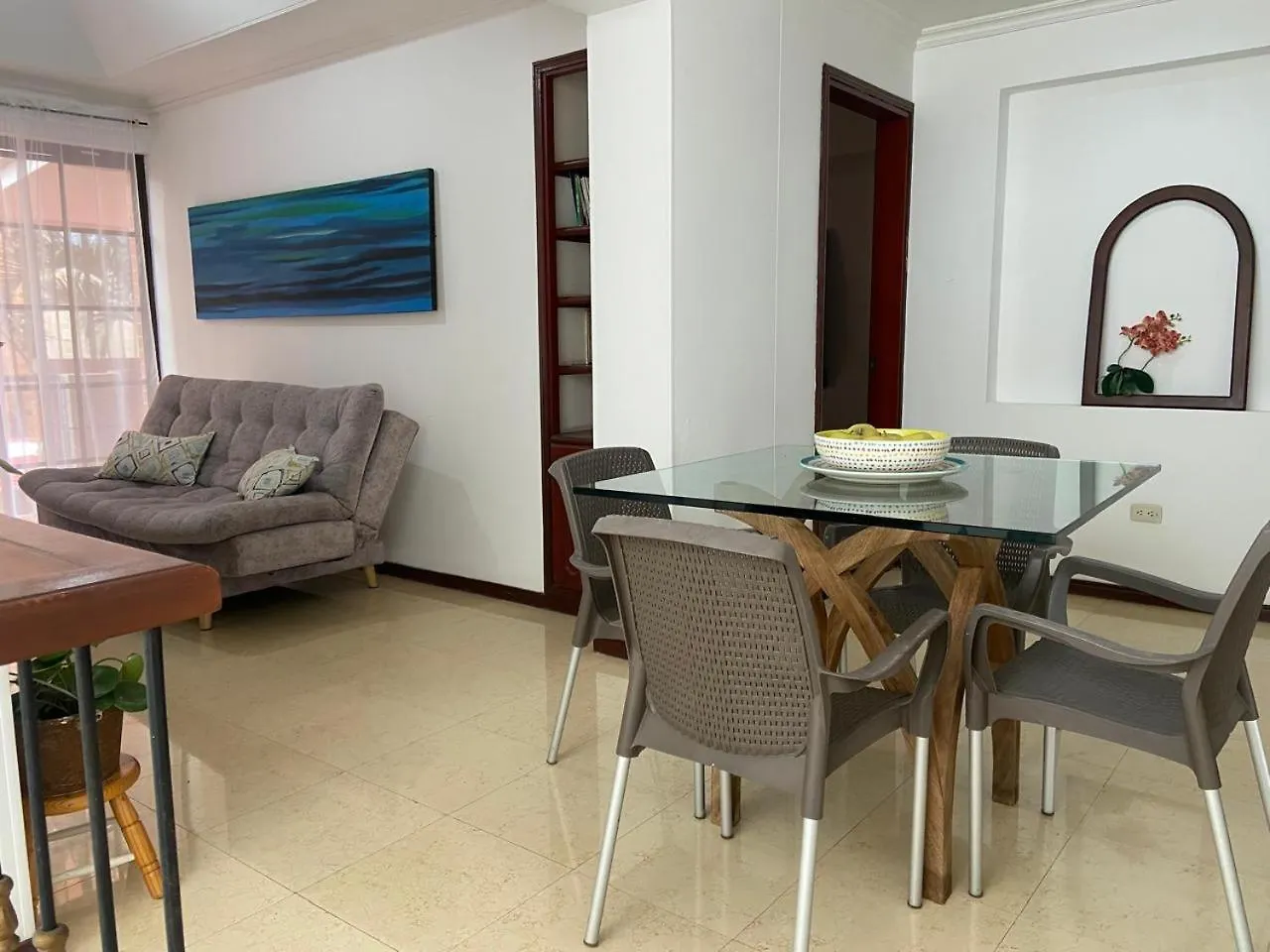 Apartamento Ciudad Jardin Cali Bed & Breakfast